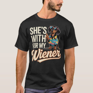 Camiseta Ela está comigo para os meus amantes de cachorro e