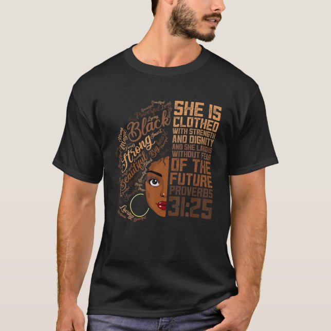 Camiseta Ela Está Vestida Com Força Afro Roupa Melanina (Frente)