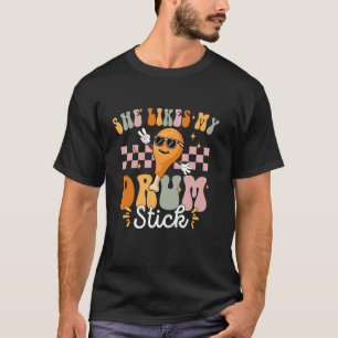 Camiseta Ela Gosta Do Meu Pau De Tambor Que Ele Gosta Dos M