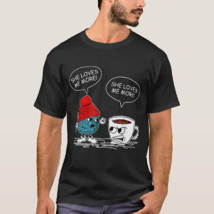 Camiseta Ela Me Ama Mais Fios De Crochet E Café Engraçado