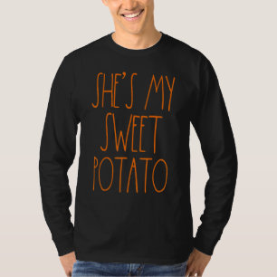 Camiseta Ela Passa Minha Batata Doce Eu Pego Casal De Ação 