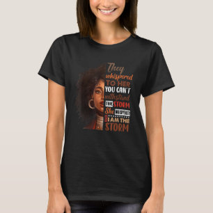 Camiseta Ela Sussurrou de Volta Eu Sou a Tempestade Mês da