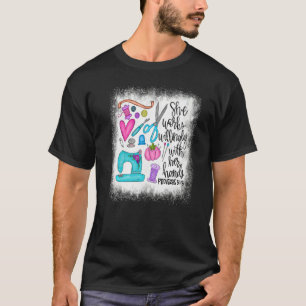 Camiseta Ela Trabalha Com Disparidade Com Seu Esgoto De Mão