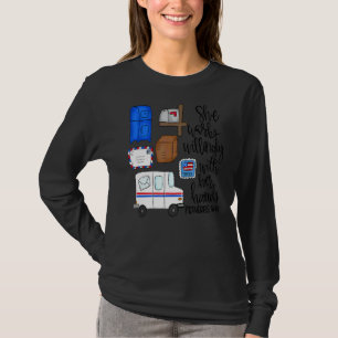 Camiseta Ela Trabalha Com Disposição Com O Correio
