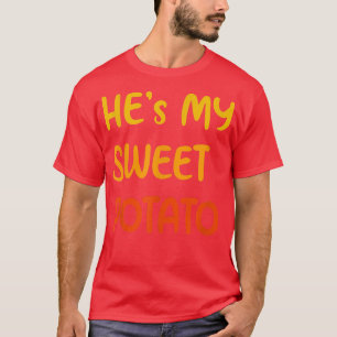 Camiseta Ele É Meu Casal Engraçado De Batata Dizendo A Ela