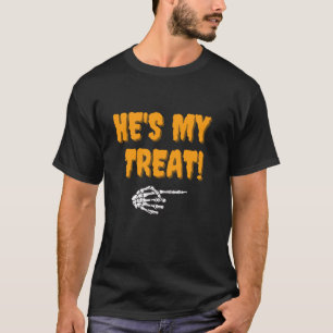 Camiseta Ele é o meu Dia de as Bruxas engraçado de mão do e