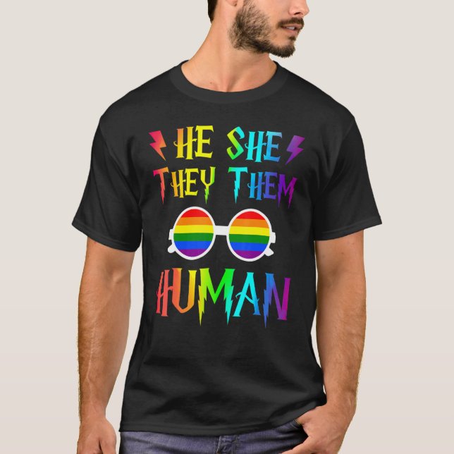 Camiseta Ele É O Orgulho gay Humano Lgbtq (Frente)