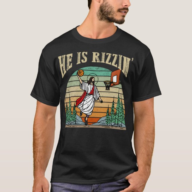 Camiseta Ele É Rizzin Basbol Retro Christian (Frente)