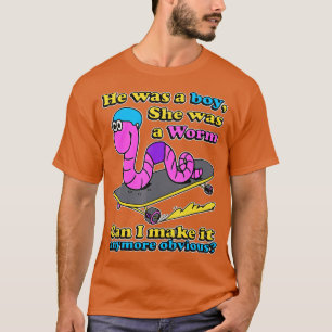 Camiseta Ele Era Um Menino Que Ela Era Um Verme... Posso Fa