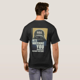 Camiseta Ele Está Observando Você 2026 - Impressão nas cost