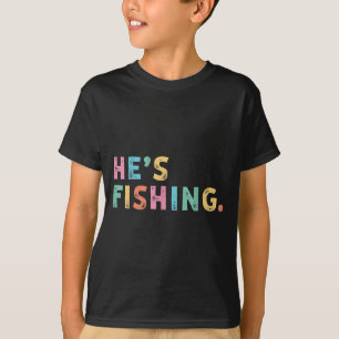 Camiseta Ele está pescando Presentes engraçados de pesca de