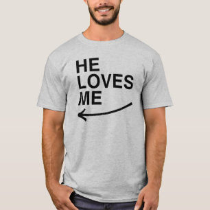 Camiseta Ele me ama (à esquerda).