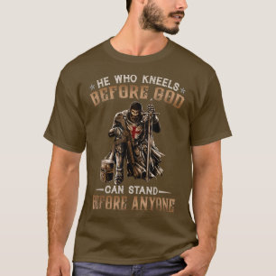 Camiseta Ele que se ajoelha diante de Deus