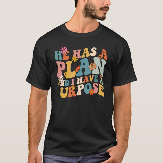 Camiseta Ele Tem Um Plano E Eu Tenho Um Objetivo, Groovy Ch (Frente)