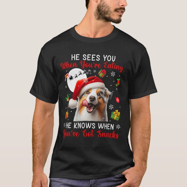 Camiseta Ele vê quando você come salgadinhos de Natal austr (Frente)