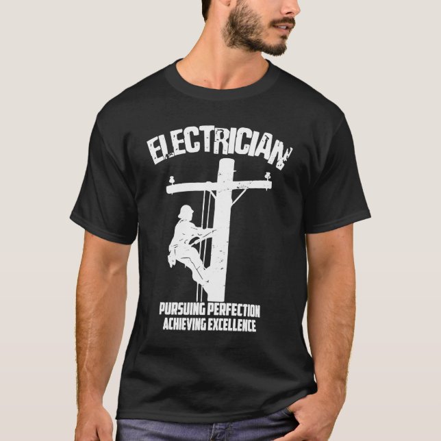 Camiseta Electrician pursuing perfection achieving excellen (Frente)