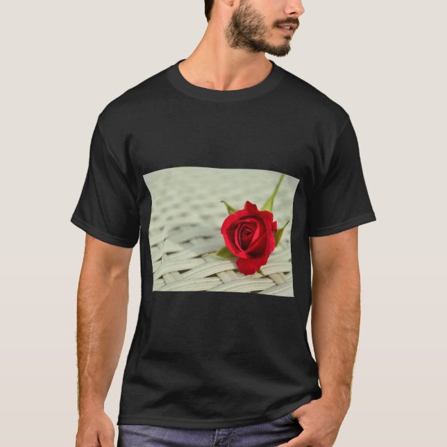 Camiseta Elegant Rose Floral Graphic (Frente)