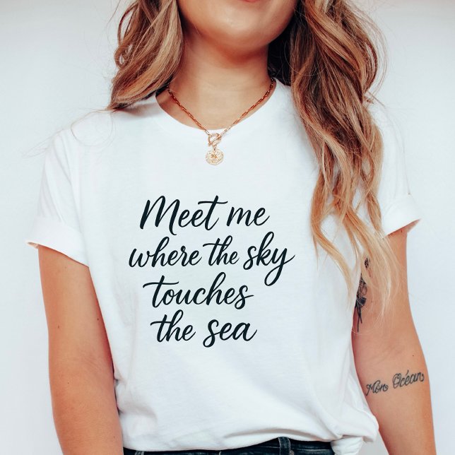 Camiseta Elegant Script “Sky Touches the Sea”,  Summer  (Criador carregado)