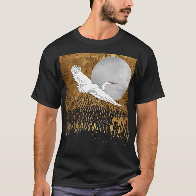 Camiseta Elegante, Lua Prateada e Campos Ouros (Frente)