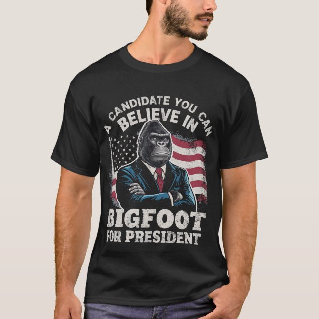 Camiseta Eleição 2024 Engraçado Votação Sasquatch EUA (Frente)