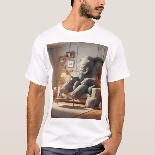 Camiseta "Elephant Relaxing on a Sofa Leitura de um Livro (Frente)
