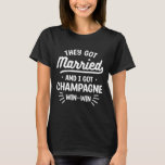 Camiseta Eles Casaram E Eu Tenho Champagne Win-win Weddi<br><div class="desc">Casaram-Se E Eu Tenho Casamento De Champanhe.</div>