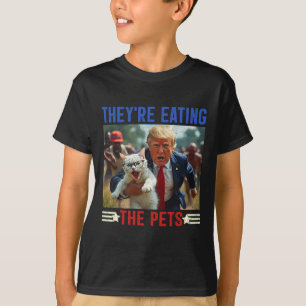 Camiseta Eles estão comendo o debate dos animais de estimaç