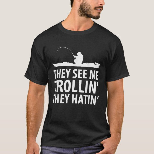 Camiseta Eles Me Vêm Trollin Eles Odiam Pescarias De Barcos (Frente)