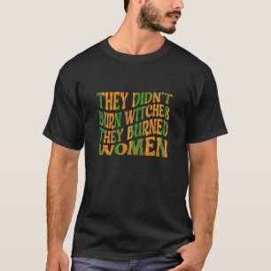 Camiseta Eles não queimaram bruxas que queimaram mulheres t