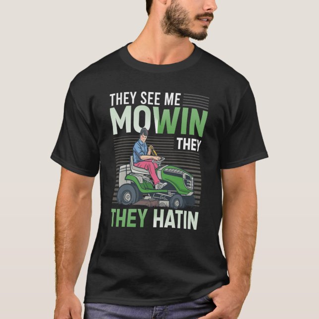 Camiseta Eles veem-me Mowin Eles Odeiam O Poder Do Amarrado (Frente)