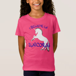 Camiseta Elevando o unicórnio & "me brancos acredite nos