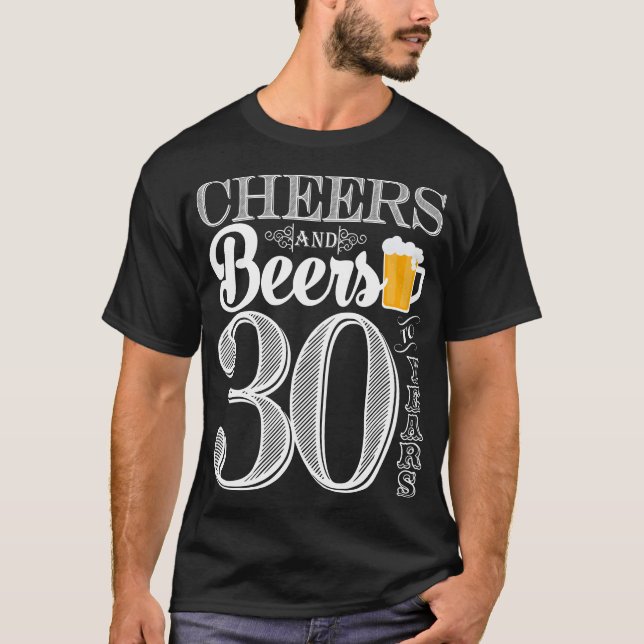 Camiseta Elogios e cervejas aos 30 anos o t-shirt de homens (Frente)