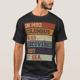 Camiseta Em 1492, O Colombo Foi Descoberto Indígenas Perdid
