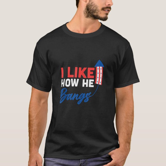 Camiseta Em 4 De Julho Gosto De Como Ele Prende Fogos De Ar (Frente)