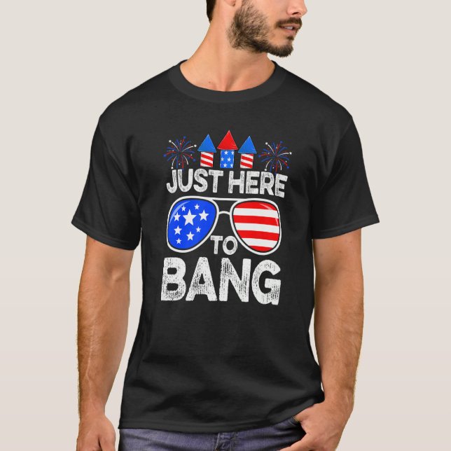 Camiseta Em 4 De Julho Só Aqui Para Bater A Bandeira Dos Eu (Frente)