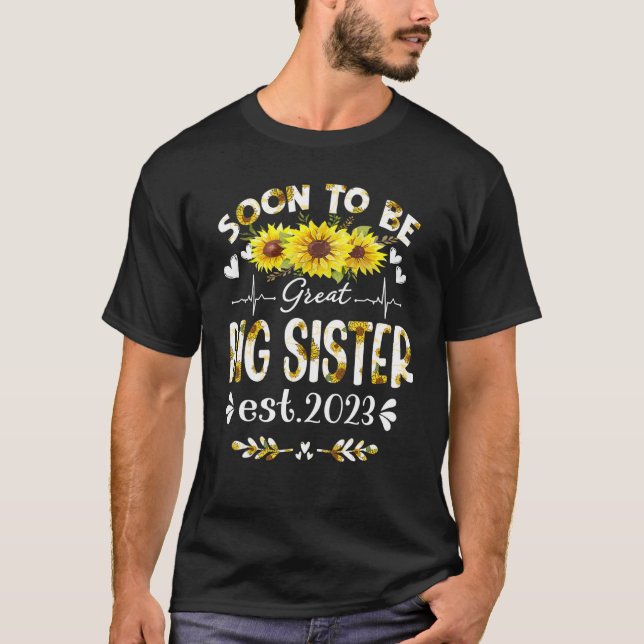 Camiseta Em Breve Ser Excelente Irmã 2023 Mãe De Girassol (Frente)