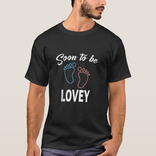 Camiseta Em Breve Ser LOVEY Nova Família De Anúncio De Grav (Frente)
