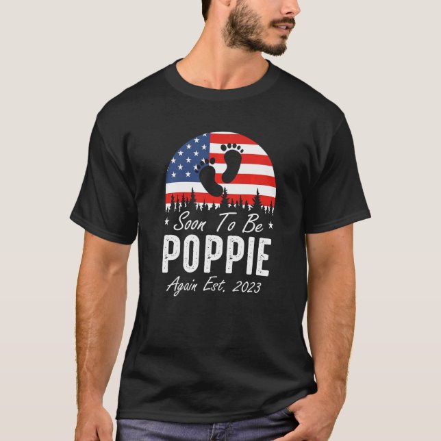 Camiseta Em Breve Ser Poppie Novamente Bandeira dos EUA 202 (Frente)