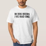 Camiseta Em cervejas de cachorro eu tive um Funny<br><div class="desc">Em cervejas de cães, eu tive uma. É uma paródia engraçada em anos de cachorro que eu sou morto. Então, se você tomou uma cerveja, significa que você tomou 7. Beer Lovers Dizendo. Citação engraçada e humorística que faz uma declaração e faz você rir. Feito com uma fonte/texto preto totalmente...</div>