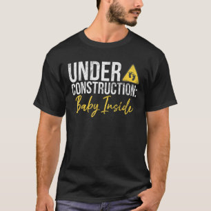 Camiseta Em Construção, Chá de fraldas de bebê Dentro