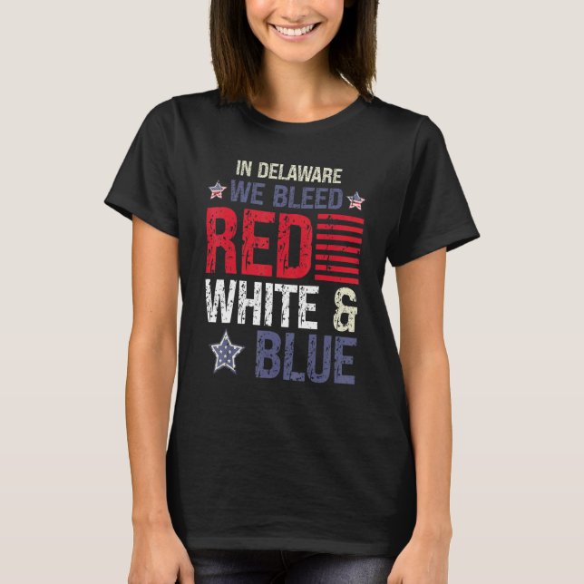 Camiseta Em Delaware, sangramos branco vermelho e azul 4 de (Frente)