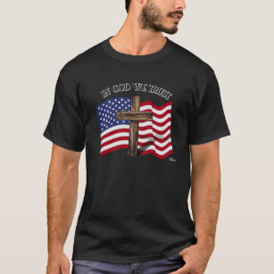 Camiseta Em Deus, confiamos com cruz e bandeira dos EUA