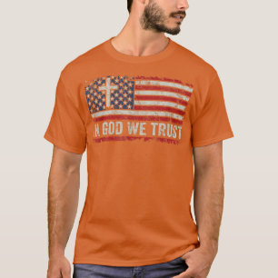 Camiseta Em Deus Confiamos em Vintage USA Flag Cross Patrio