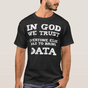 Camiseta Em Deus Confiamos - Estatísticas Engraçadas De M