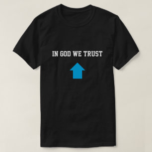 Camiseta Em Deus Confiamos – Estética de Fé e Esperança
