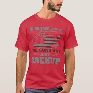 Camiseta em deus, confiamos que armas são só reforços