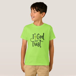 Camiseta Em Deus Confiamos - Um Símbolo da Fé