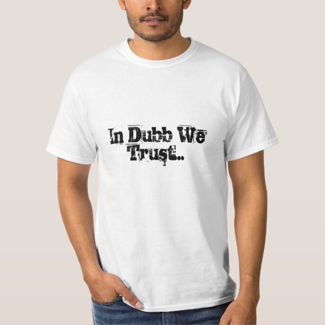 Camiseta Em Dubb nós confiamos… (Frente)