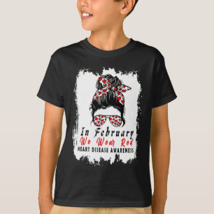 Camiseta Em Fevereiro Usamos Cabelo Desgrenhado Vermelho Do