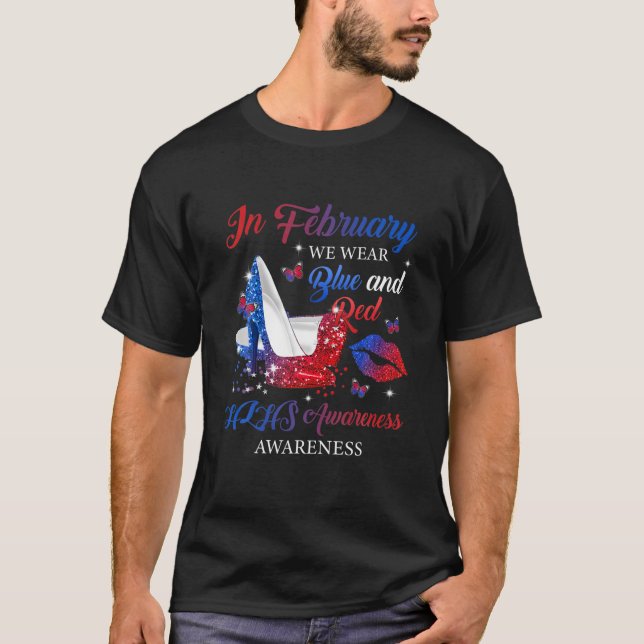 Camiseta Em fevereiro, Vestimos Calçados de salto alto verm (Frente)